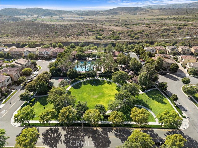 42 Castellana, Lake Forest CA: https://media.crmls.org/medias/442924d6-eb4b-4e89-bb2b-9b128d347f74.jpg