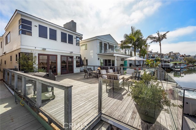 Detail Gallery Image 34 of 45 For 235 Canal St, Newport Beach,  CA 92663 - 4 Beds | 3/1 Baths