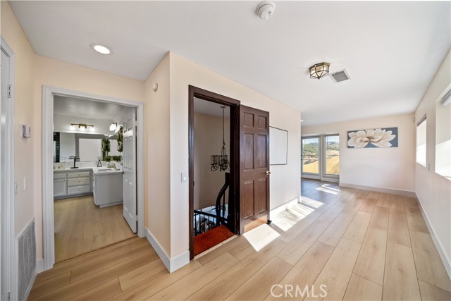 23192 De Anza Road, Temecula CA: https://media.crmls.org/medias/442abcab-4f7e-4bbc-9307-ee31f867b654.jpg