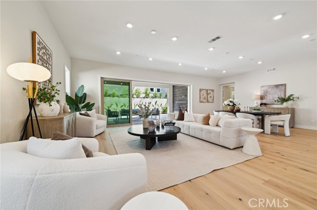 56 Chasma, Irvine CA: https://media.crmls.org/medias/442b72f3-3bf3-4ac1-bb5a-f6f290e69746.jpg