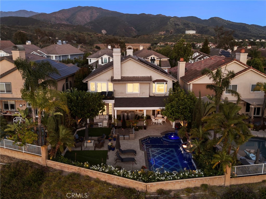 21911 Via Del Lago