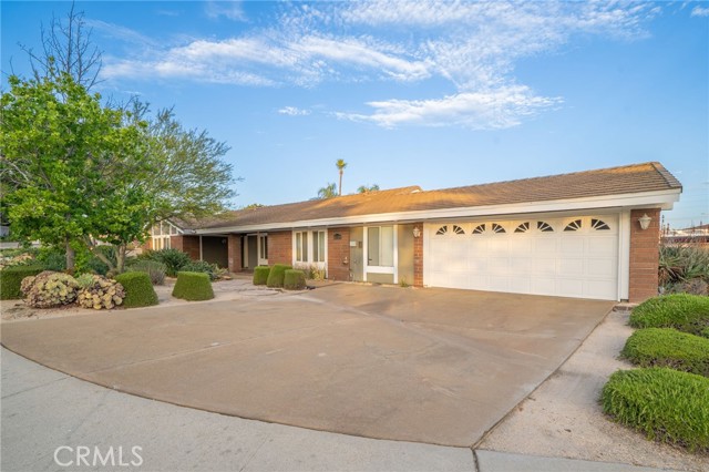 2120 Capuchin Way, Claremont CA: https://media.crmls.org/medias/442cc911-af1a-4d71-a4db-a3ababb2aeea.jpg