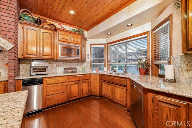 41504 Mission Drive, Palmdale CA: https://media.crmls.org/medias/442d6226-55c9-4267-bd82-a785872a23c1.jpg