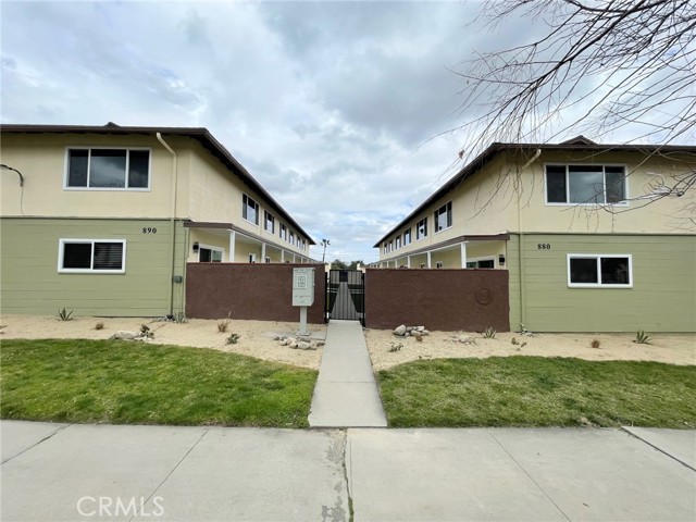 Detail Gallery Image 1 of 30 For 880 N Campus Ave #D,  Upland,  CA 91786 - 3 Beds | 1/1 Baths