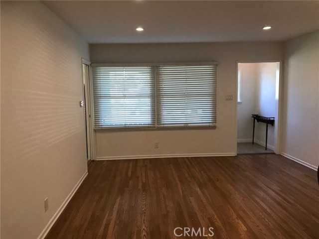 10808 Lawler Street, Los Angeles CA: https://media.crmls.org/medias/44304471-ad62-4bf5-97ca-8246e9499d19.jpg