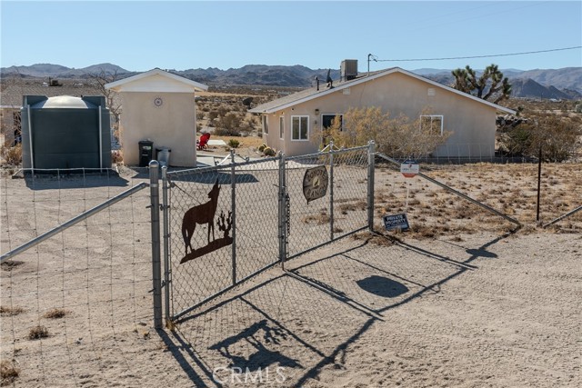 Detail Gallery Image 4 of 37 For 5651 Periman Ave, Landers,  CA 92285 - 3 Beds | 1 Baths