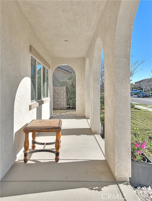 Detail Gallery Image 5 of 60 For 4822 Carl Ct, Jurupa Valley,  CA 91752 - 5 Beds | 3/1 Baths