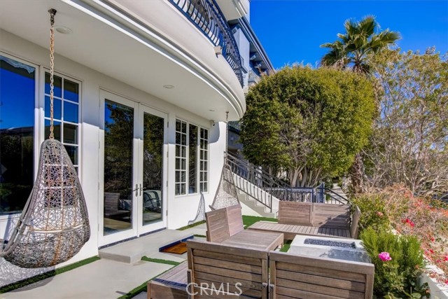 Great Canal side front patio.