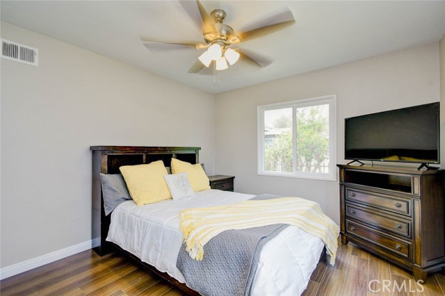 538 S Raitt Street, Santa Ana CA: https://media.crmls.org/medias/44322cd4-f997-4edc-a310-503b75eb7b9d.jpg