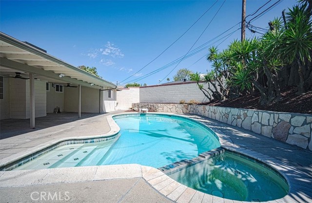 5718 N Galanto, Azusa CA: https://media.crmls.org/medias/4432b416-8e4b-413a-a553-d74fac98adb1.jpg