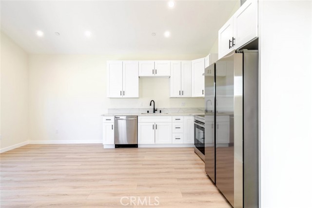 Detail Gallery Image 4 of 15 For 11937 1/2 Burton, North Hollywood,  CA 91605 - 2 Beds | 2 Baths