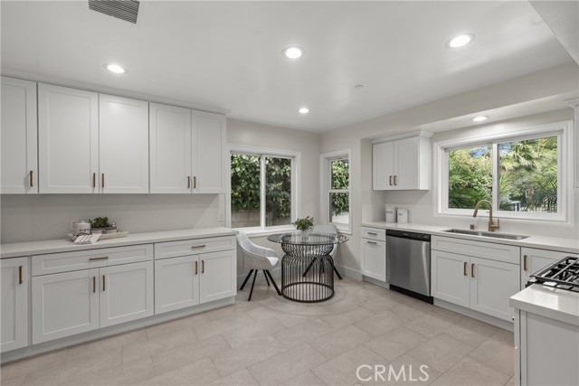 4637 Nagle Avenue, Sherman Oaks CA: https://media.crmls.org/medias/4433df12-acbd-4fe4-be2e-ed9286e2c585.jpg