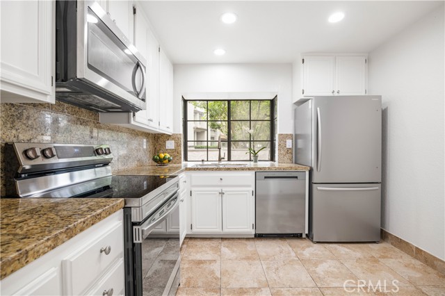 Detail Gallery Image 10 of 22 For 2 Summerset, Irvine,  CA 92603 - 2 Beds | 2 Baths