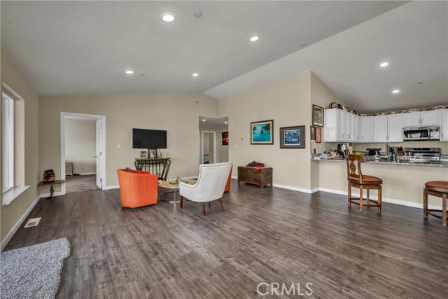 9781 Venturi Drive, Cobb CA: https://media.crmls.org/medias/44350240-bf58-4d7a-a44f-85ab04bc2924.jpg