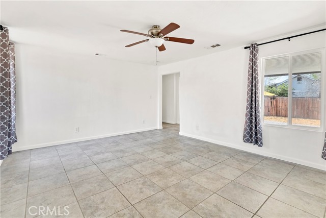 412 South Santa Fe Street, Hemet CA: https://media.crmls.org/medias/44358c3e-27da-40c7-b247-fa67db7eefdf.jpg
