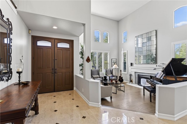 24255 Hillhurst photo 2