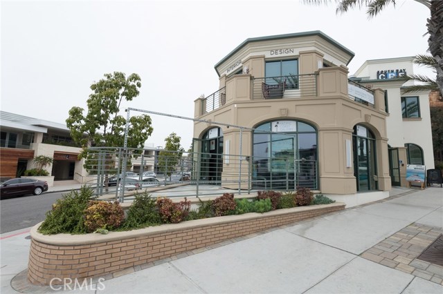 205 Pier Ave. Hermosa Beach, California Square footage includes the front patio. Prime corner unit on Pier Ave in the downtown area. Space is currently occupied as a photo gallery. It can be used as an office, retail space, or coffee shop.