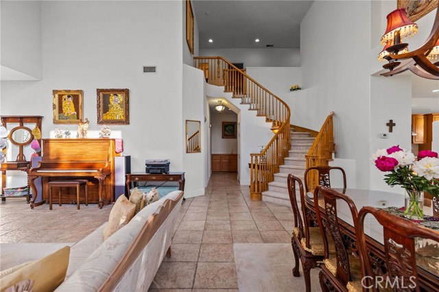 22440 Skylake Place, Saugus CA: https://media.crmls.org/medias/443667dc-5f5f-4f12-83ff-aa13d985d4e6.jpg