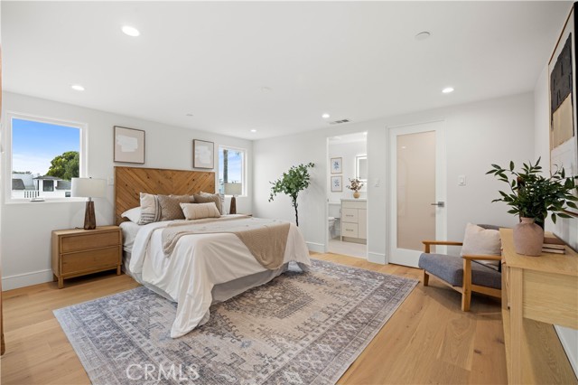 1212 19th Street, Hermosa Beach, California 90254, 4 Bedrooms Bedrooms, ,4 BathroomsBathrooms,Residential,For Sale,19th,SB26062974