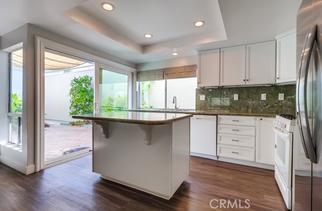 Detail Gallery Image 18 of 75 For 7030 Seawind Drive, Long Beach,  CA 90803 - 4 Beds | 3 Baths