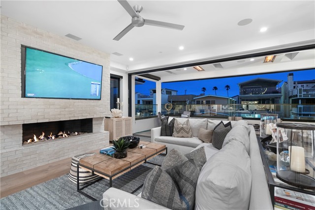 112 30th Street, Newport Beach CA: https://media.crmls.org/medias/44371e3b-6987-46bc-9d35-745ff4ddf06a.jpg
