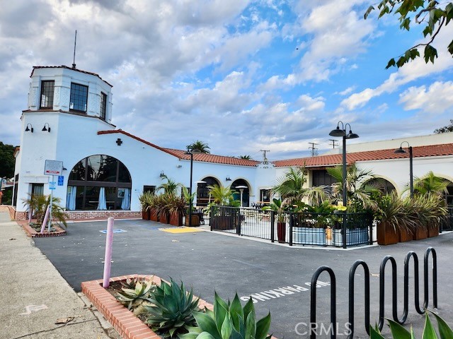 585 E Thompson Boulevard, Ventura CA: https://media.crmls.org/medias/4437248d-8c28-404e-bd51-1919180b12db.jpg