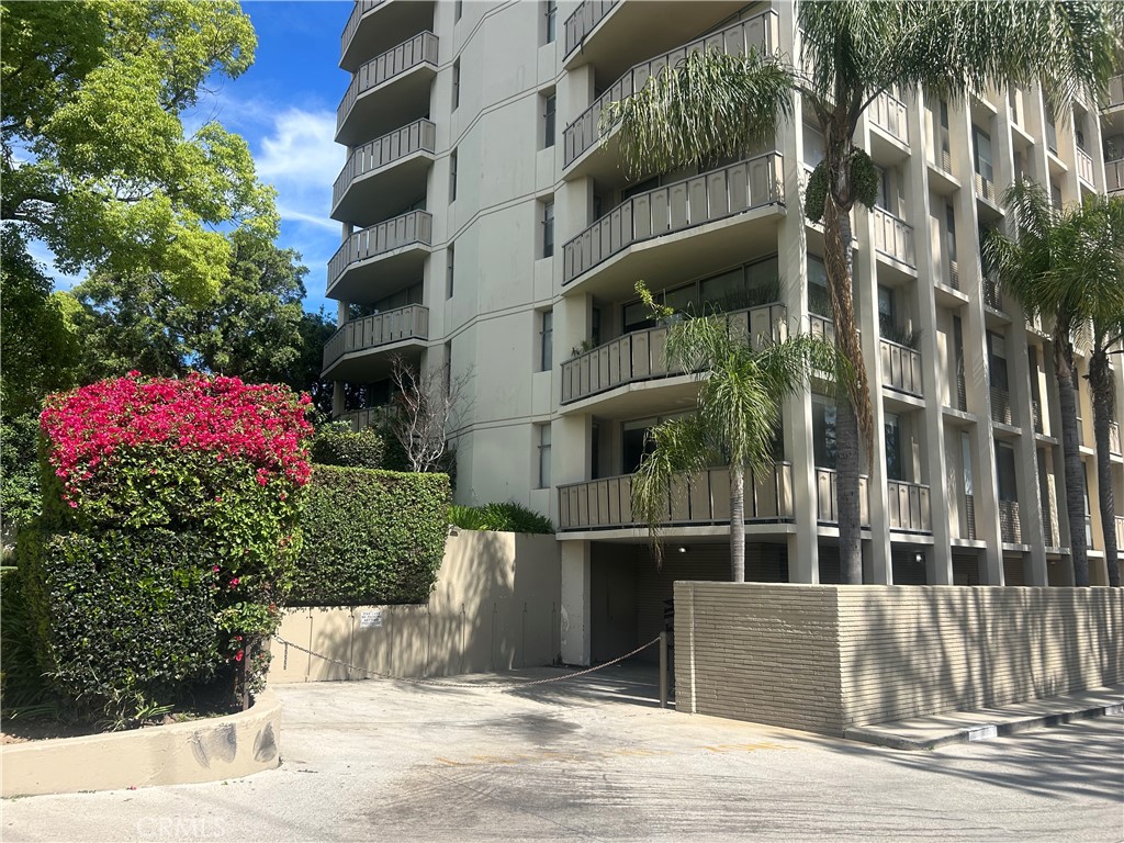 4455 Los Feliz Blvd #605