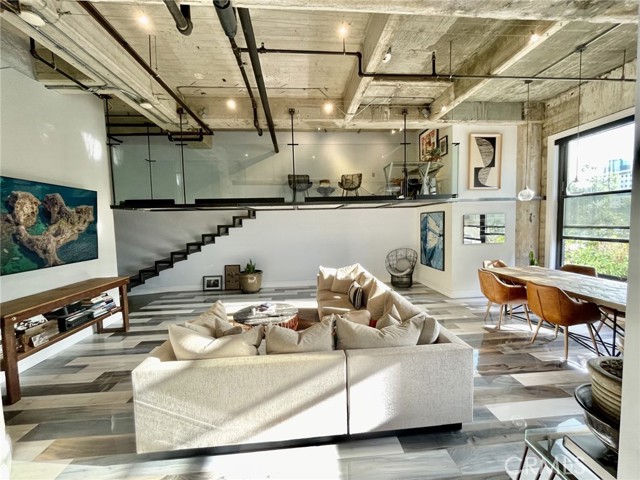 115 W 4th Street 201 Long Beach, California 115 W 4th Street 201