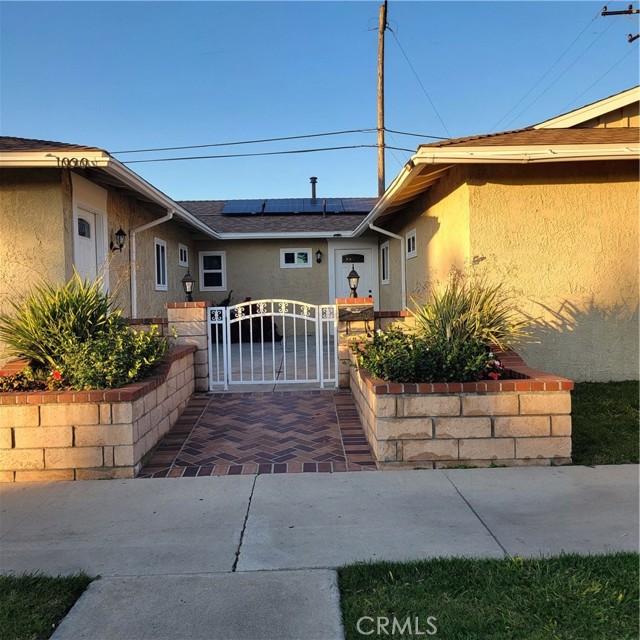 Detail Gallery Image 1 of 10 For 1000 N Roanne Pl, Anaheim,  CA 92801 - 3 Beds | 2 Baths