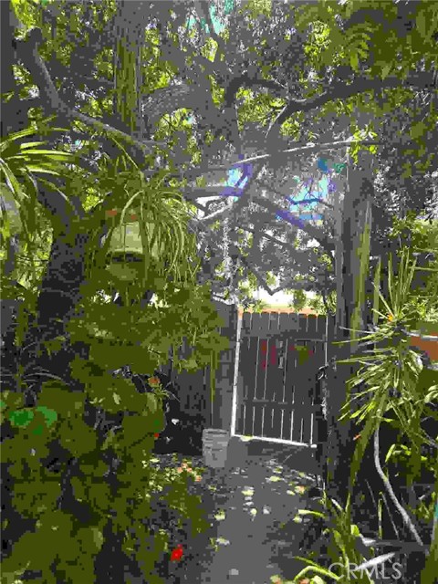 1121 Gladys Avenue, Long Beach CA: https://media.crmls.org/medias/44394de8-80b8-44b6-8c8b-032c929f0df3.jpg