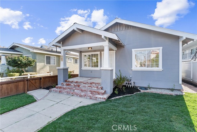 765 Loma Avenue, Long Beach CA: https://media.crmls.org/medias/44398bec-720b-424a-a9b0-3fd43f7a34d1.jpg