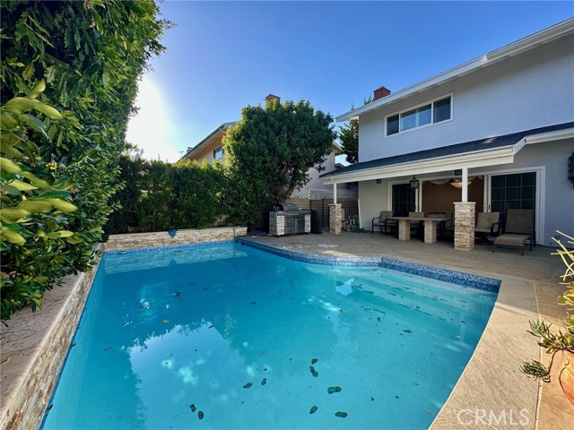 Detail Gallery Image 10 of 18 For 13330 Killion St, Sherman Oaks,  CA 91401 - 4 Beds | 3 Baths