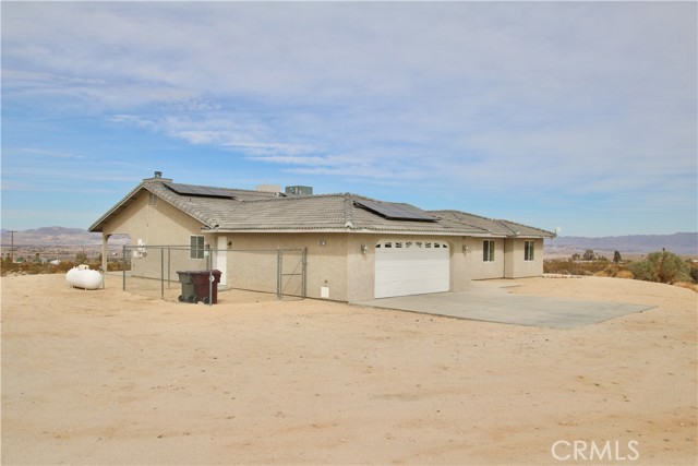 Detail Gallery Image 7 of 43 For 8207 Utah, Twentynine Palms,  CA 92277 - 4 Beds | 2/1 Baths