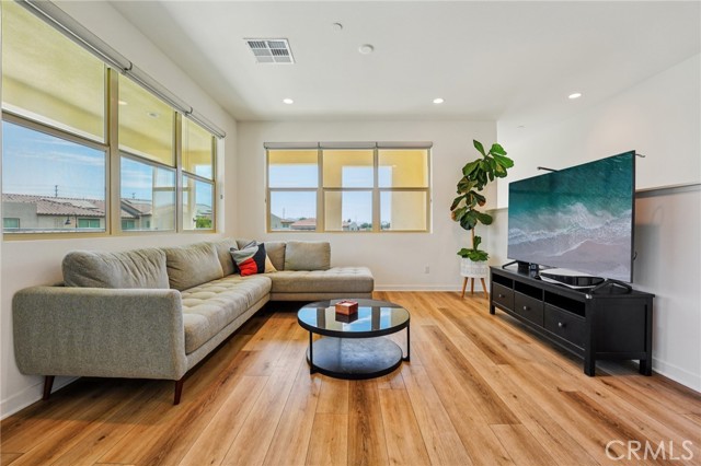 Detail Gallery Image 6 of 29 For 4241 E Malagon Privado #48,  Ontario,  CA 91761 - 2 Beds | 2 Baths