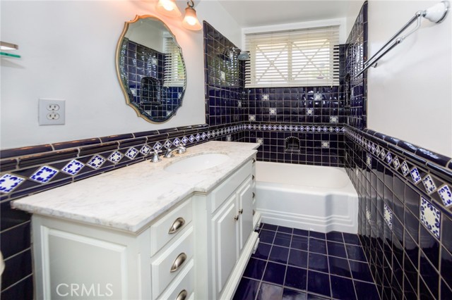 Detail Gallery Image 11 of 23 For 8924 Chimineas Ave, Northridge,  CA 91325 - 4 Beds | 2 Baths