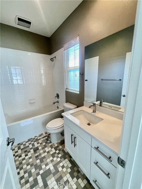 Detail Gallery Image 10 of 13 For 2150 Harmony Way, Costa Mesa,  CA 92627 - 2 Beds | 2/2 Baths