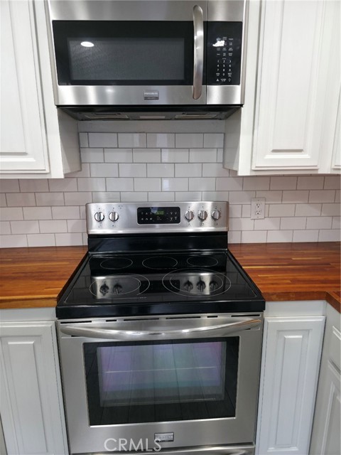 Detail Gallery Image 7 of 36 For 4558 Willis #114,  Sherman Oaks,  CA 91403 - 2 Beds | 2 Baths