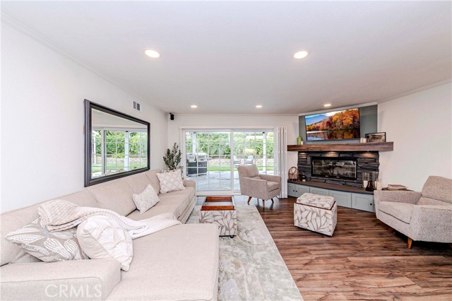 10252 Lorraine Lane, Cypress CA: https://media.crmls.org/medias/443a7db9-59af-44e7-8cb9-e5f955faee94.jpg