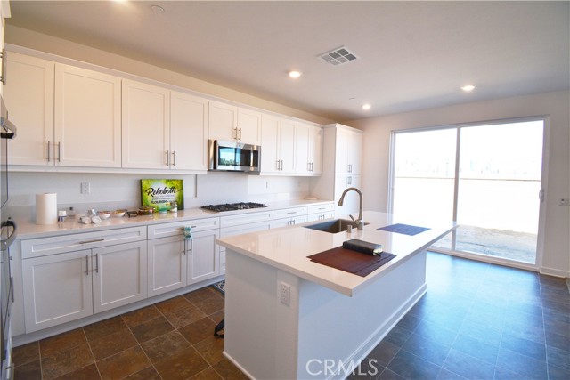 2553 E Kiwi Ct, Ontario CA: https://media.crmls.org/medias/443abbea-1d1b-4caf-9412-6ac210bfe111.jpg