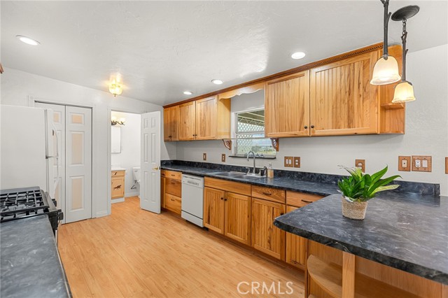 Detail Gallery Image 5 of 31 For 21103 Wigwam St, Apple Valley,  CA 92307 - 3 Beds | 1/1 Baths