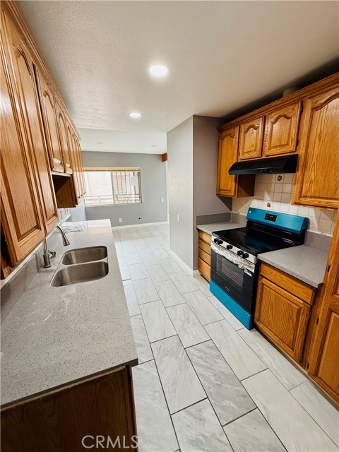 Detail Gallery Image 6 of 49 For 212 S Kraemer Bld #1212,  Placentia,  CA 92870 - 3 Beds | 2 Baths