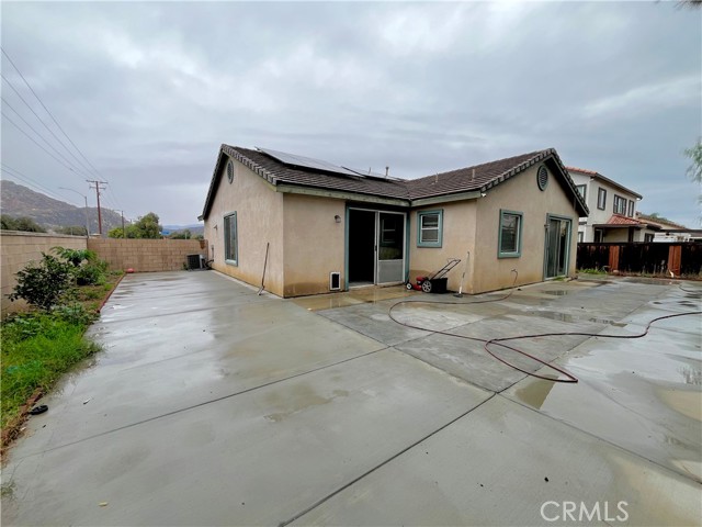 Detail Gallery Image 2 of 8 For 1110 Broadway Ln, Hemet,  CA 92545 - 3 Beds | 2 Baths