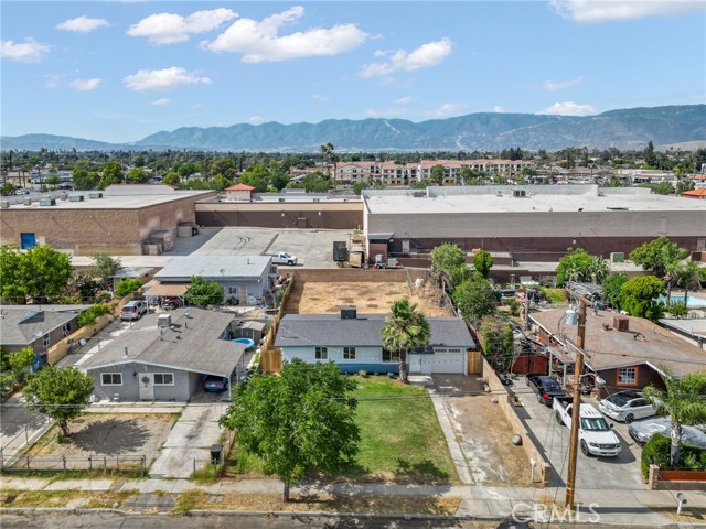 530 E 3rd Street, Rialto CA: https://media.crmls.org/medias/443cae26-9b8e-4bd5-89cd-1b15783976a7.jpg