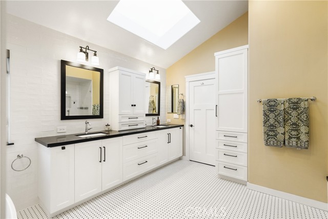 Detail Gallery Image 41 of 71 For 1314 19th St, Manhattan Beach,  CA 90266 - 5 Beds | 4/2 Baths