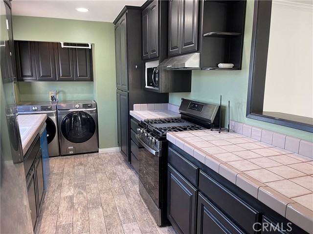 6441 San Diego Dr, Buena Park CA: https://media.crmls.org/medias/443df953-d51d-4d2f-8a7f-1ac4d6618c4c.jpg