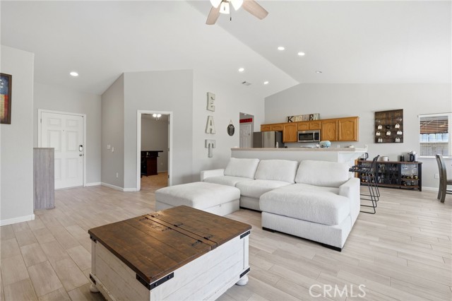 Detail Gallery Image 10 of 45 For 1849 W Spring Crest, Hanford,  CA 93230 - 4 Beds | 2 Baths