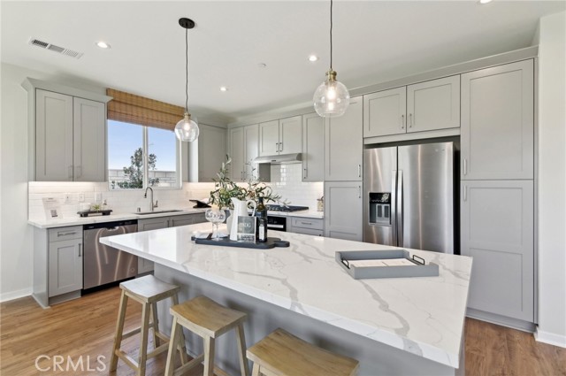 Detail Gallery Image 8 of 32 For 6737 Solera Dr, Palmdale,  CA 93552 - 5 Beds | 4 Baths