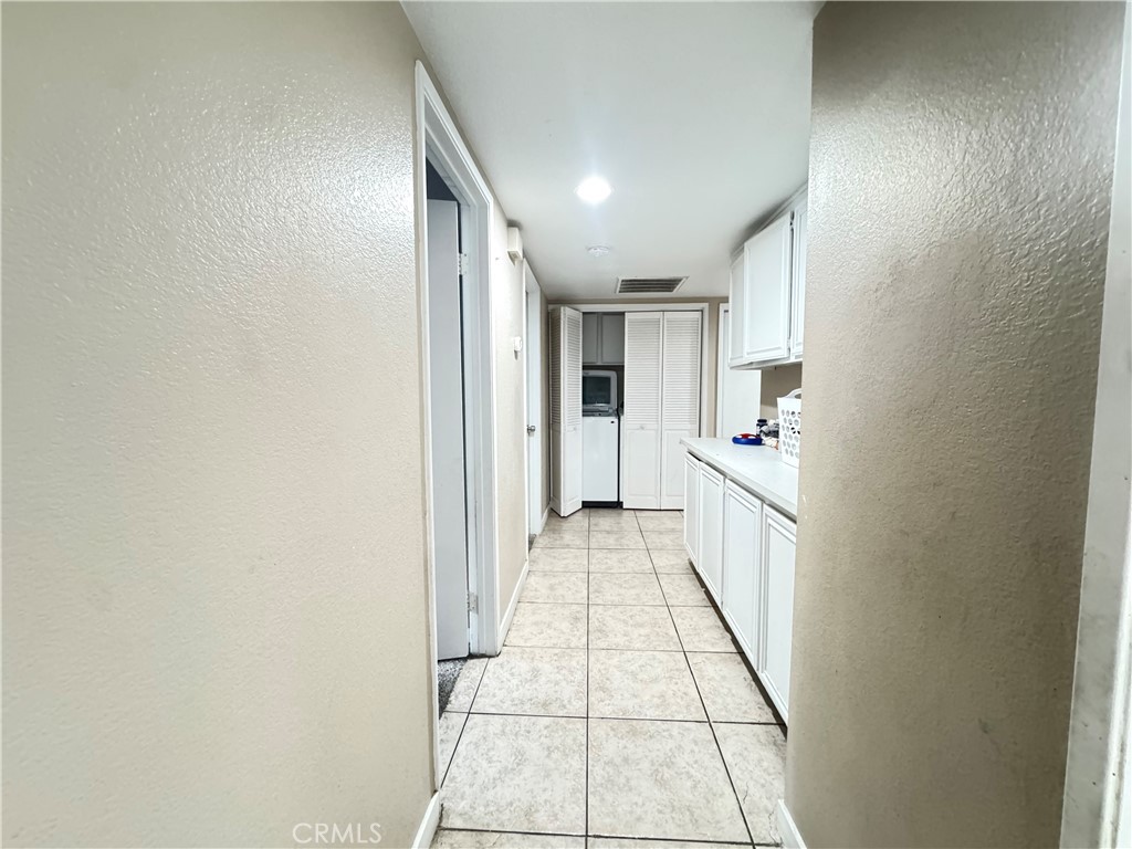 https://media.crmls.org/medias/443ec574-2718-4b94-8ef6-12cb9a241df9.jpg?preset=X-Large