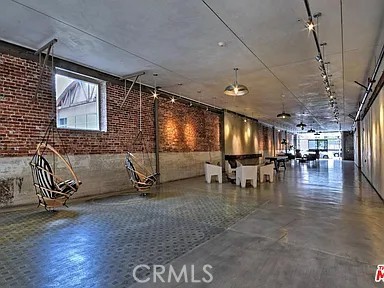 https://media.crmls.org/medias/443f94d4-1621-4d5a-9f06-e6da68080647.jpg?preset=X-Large
