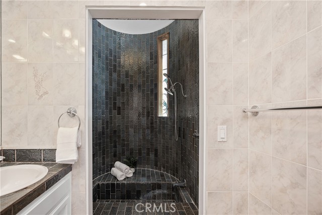 390 Saint Anns Drive, Laguna Beach CA: https://media.crmls.org/medias/443ff1e5-1064-485d-aa8d-b68a25d13f7c.jpg